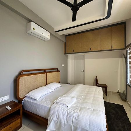 Thulasi Avenue Inn Pollāchi Екстериор снимка