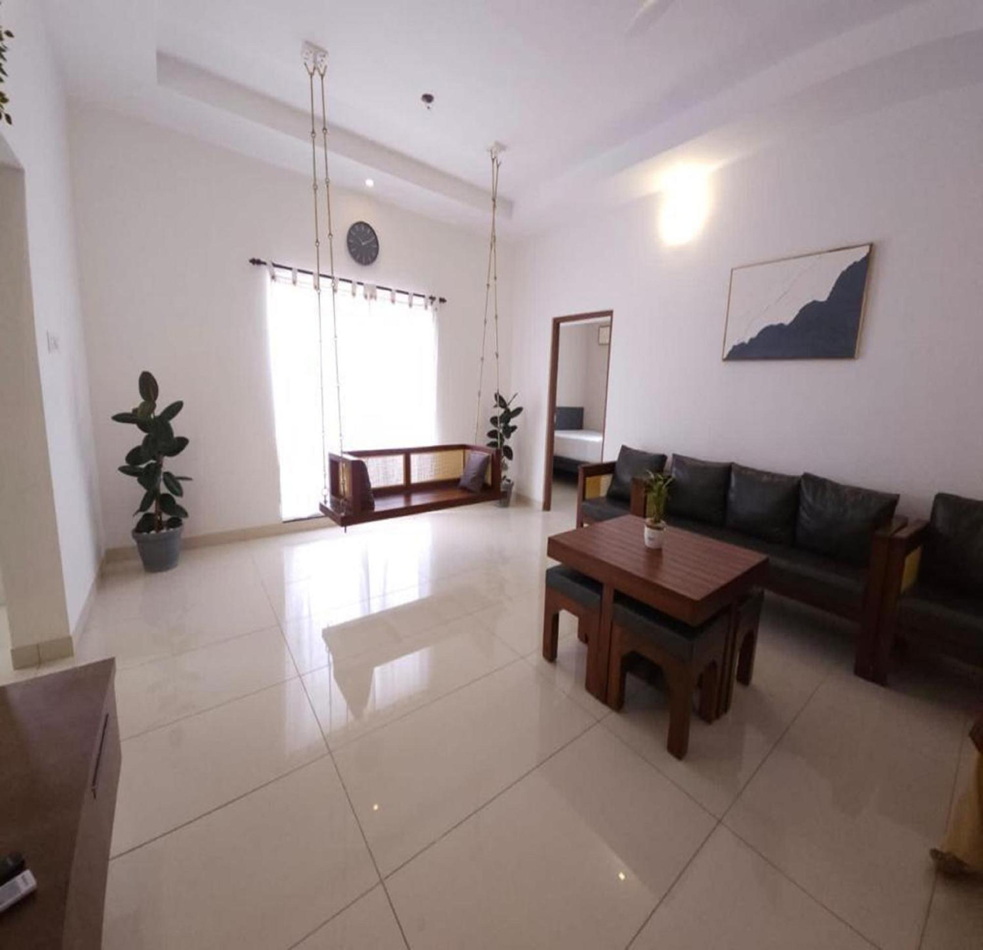 Thulasi Avenue Inn Pollāchi Екстериор снимка