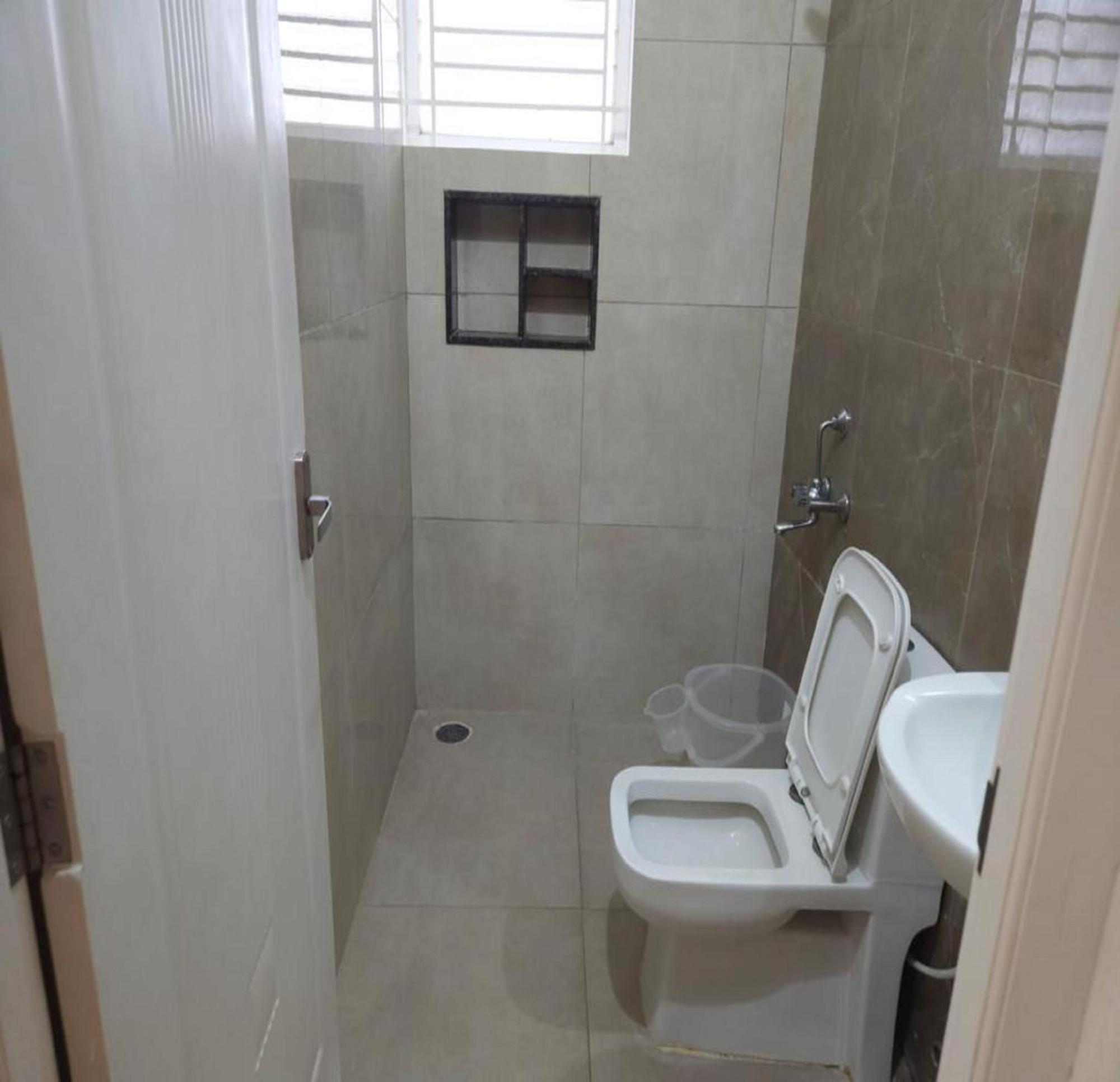 Thulasi Avenue Inn Pollāchi Екстериор снимка