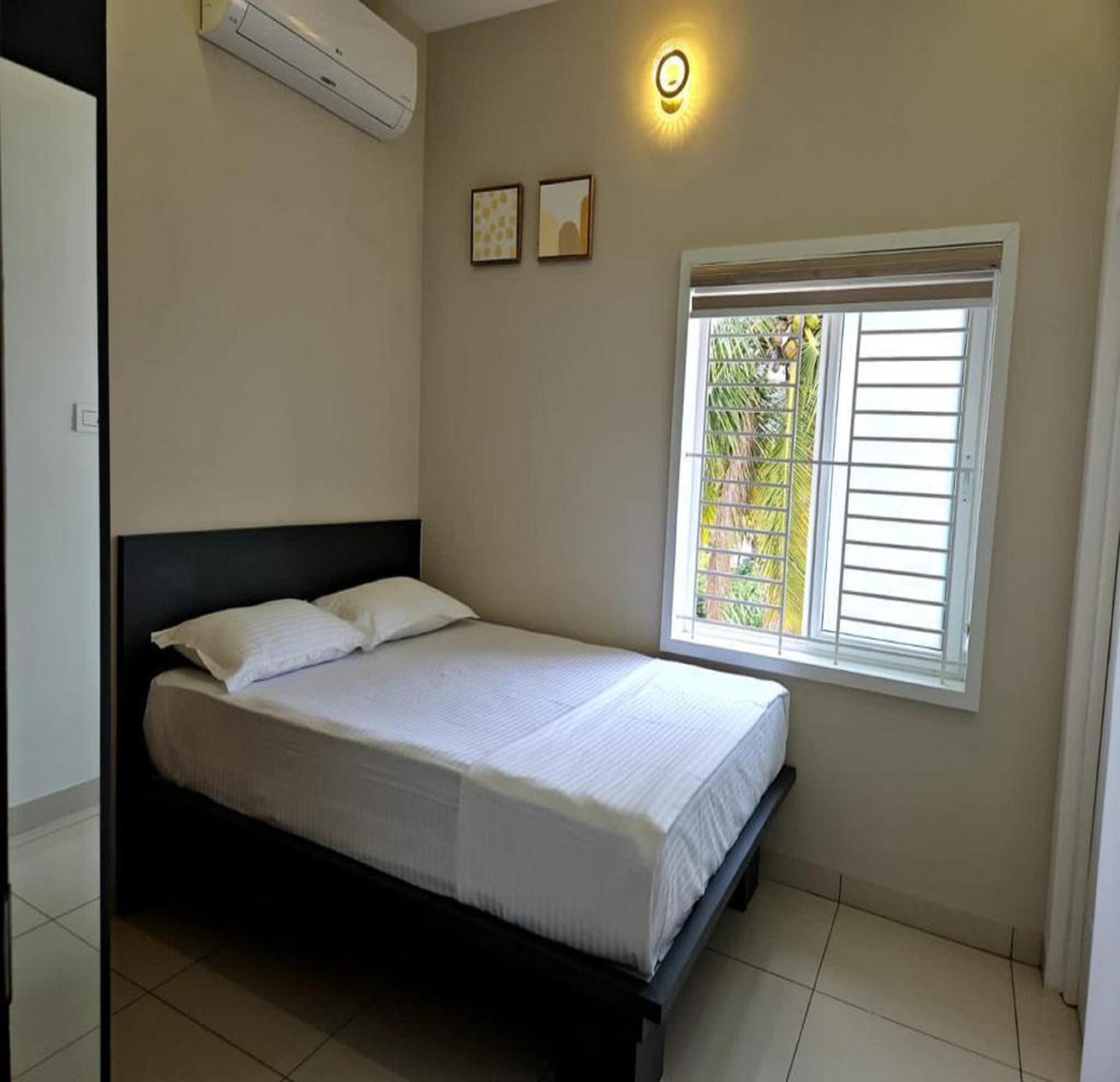 Thulasi Avenue Inn Pollāchi Екстериор снимка