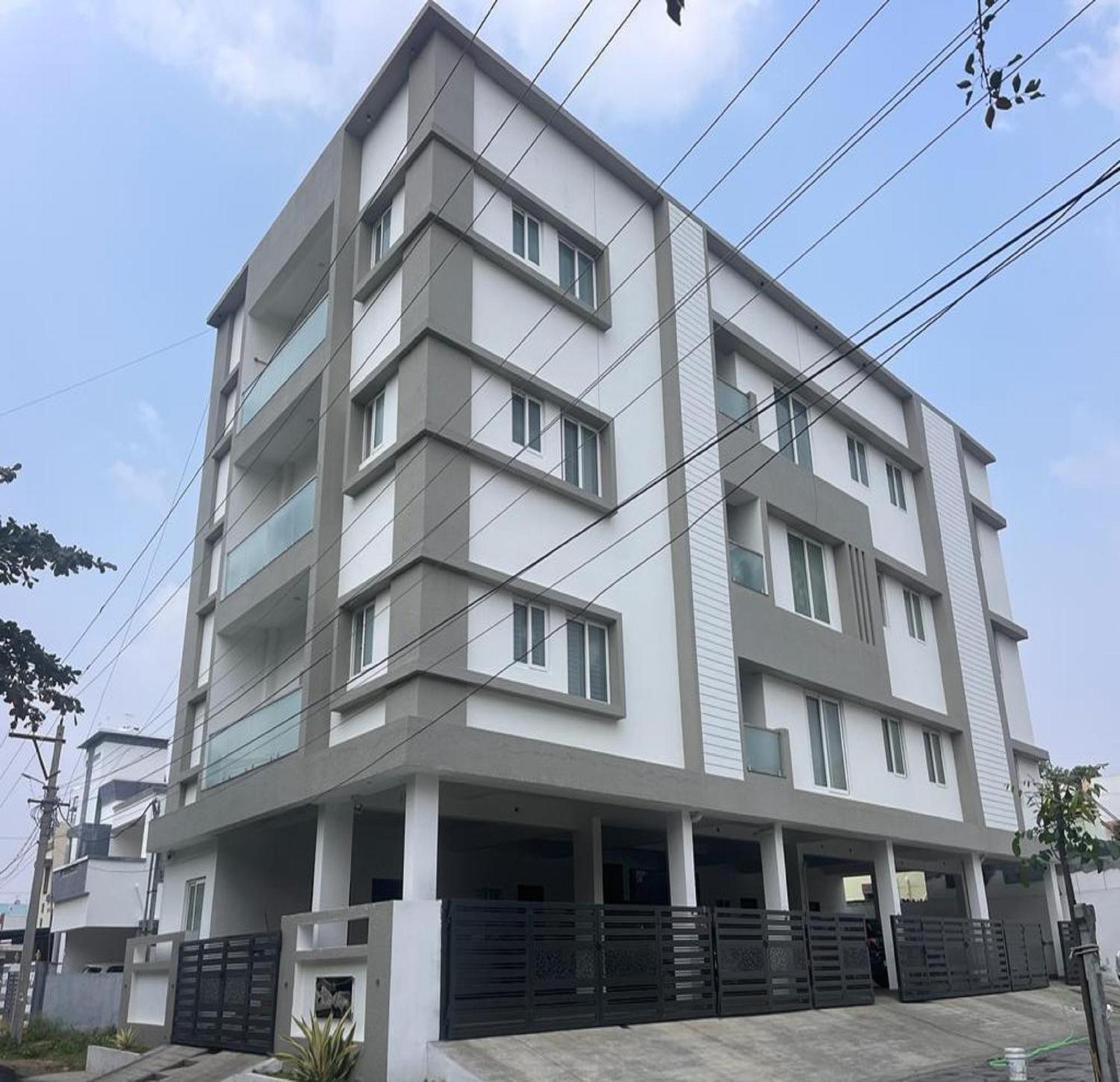 Thulasi Avenue Inn Pollāchi Екстериор снимка