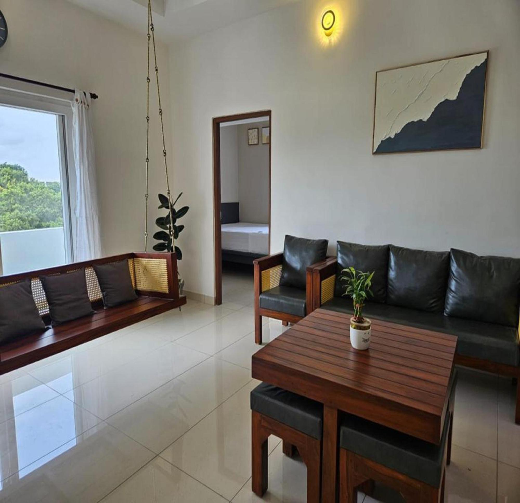 Thulasi Avenue Inn Pollāchi Екстериор снимка