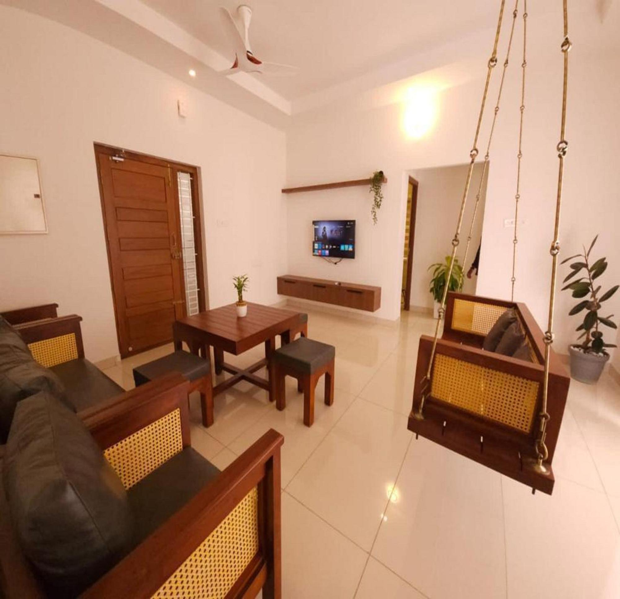 Thulasi Avenue Inn Pollāchi Екстериор снимка