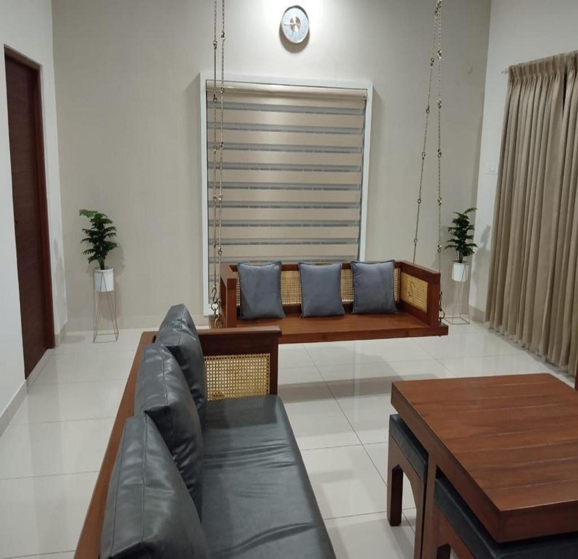 Thulasi Avenue Inn Pollāchi Екстериор снимка