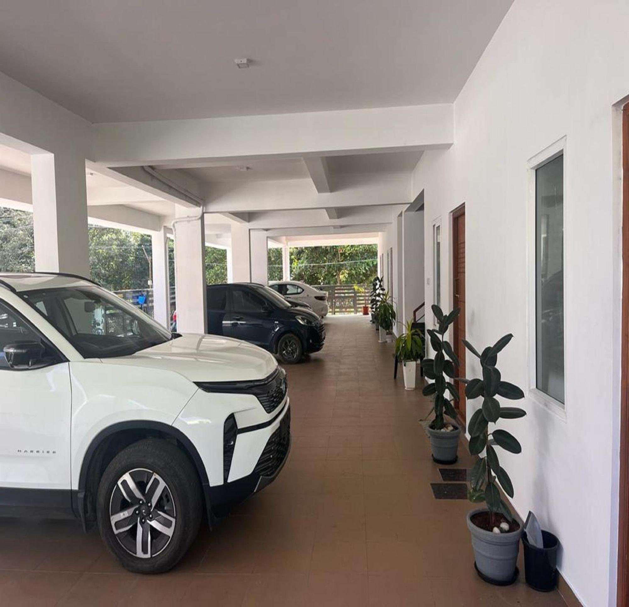 Thulasi Avenue Inn Pollāchi Екстериор снимка