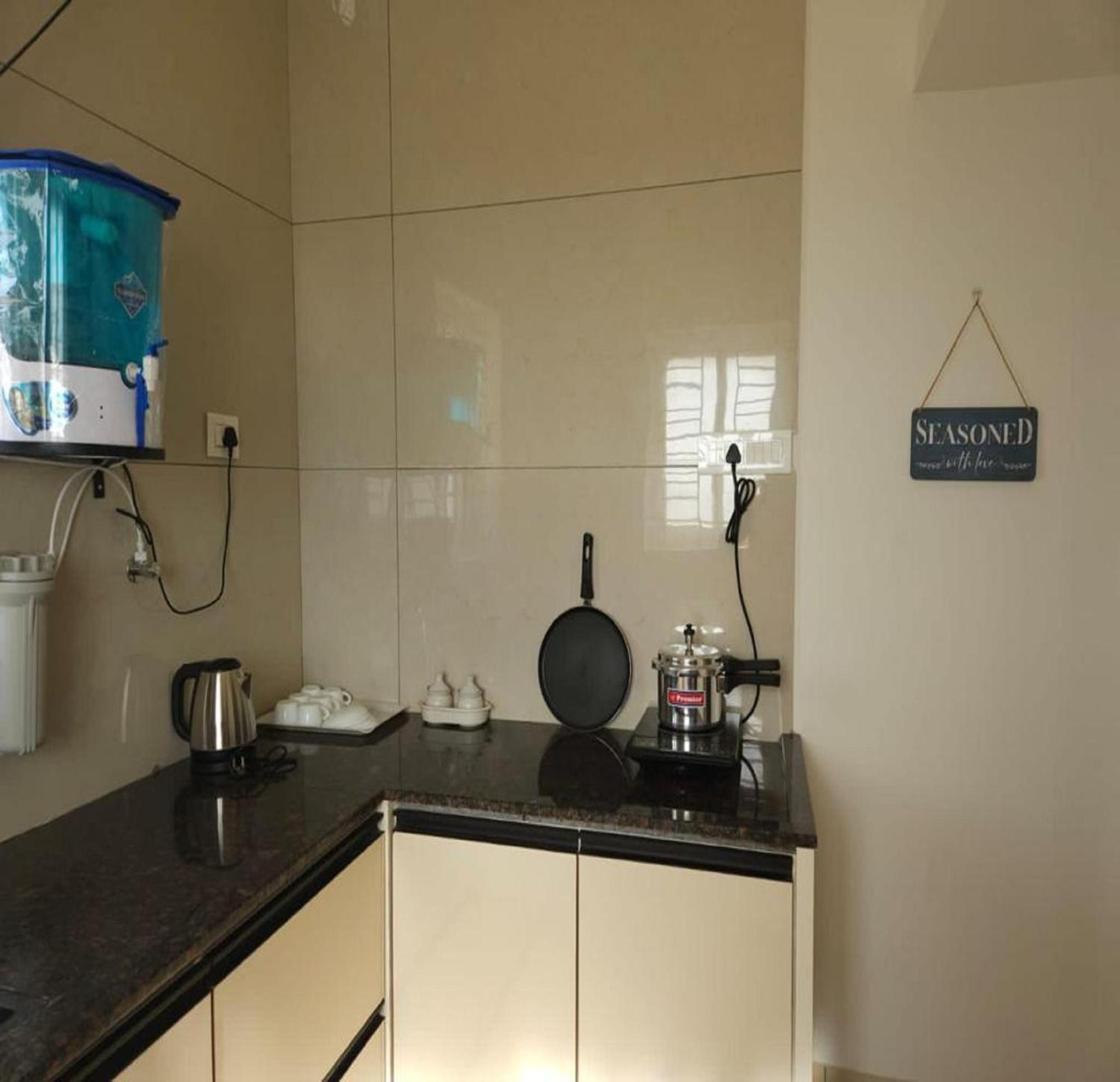 Thulasi Avenue Inn Pollāchi Екстериор снимка