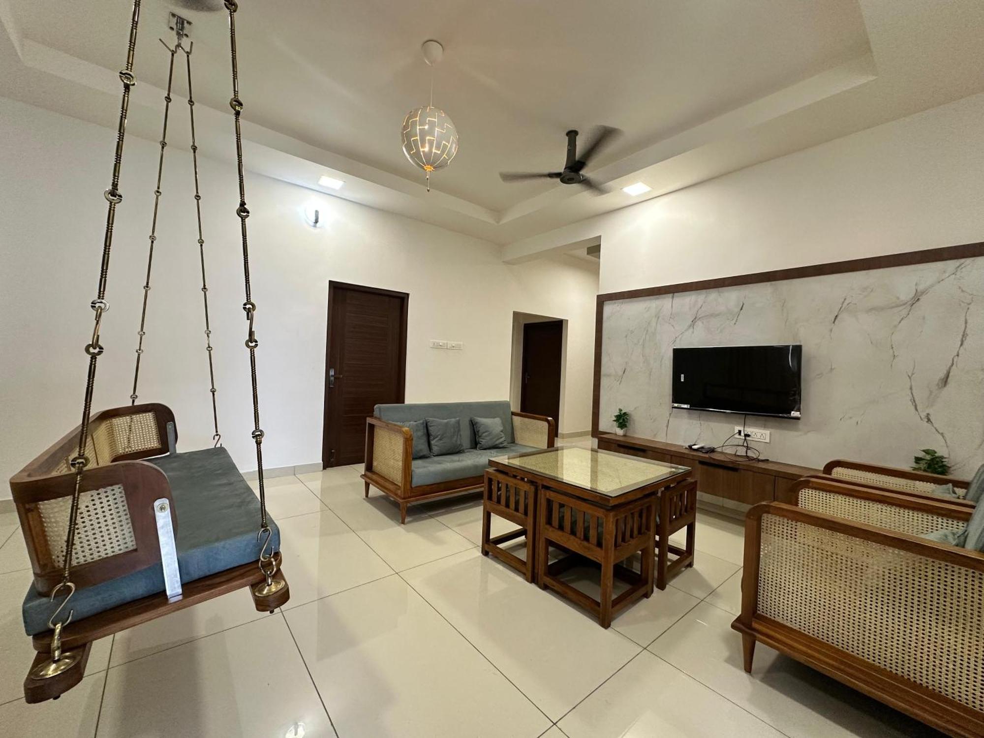 Thulasi Avenue Inn Pollāchi Екстериор снимка